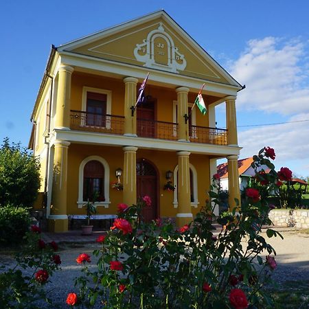 Apartament Joe Bacsi Rezidenciaja Kisharsány Zewnętrze zdjęcie